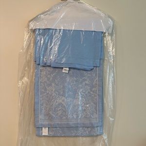 Williams Sonoma Table Runner & Napkins